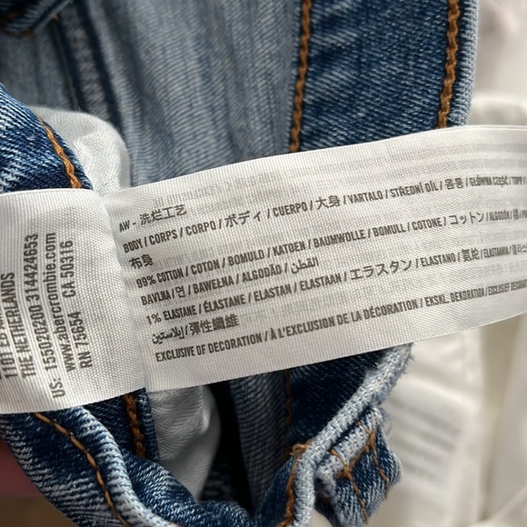 A & F Curve Love ankle straight high rise jeans. - Picture 4 of 4